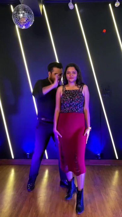 Dhak dhak karne laga --  90s Bollywood dance -- Aise na tu  baatein bana  90s lovers hit