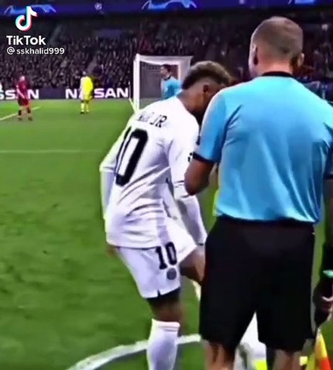 Neymar vs Referee