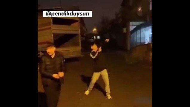 Pendik'te iki kişi sağa sola ateş açtı