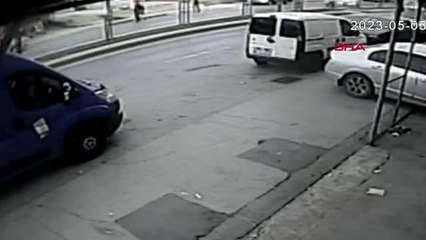 SULTANGAZİ'DE İŞE GİDERKEN SİLAHLI SALDIRIYA UĞRADI; O ANLAR KAMERADA