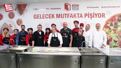 Mustafa Varank Bursa'da cantık pidesi ve süt helvası yaptı