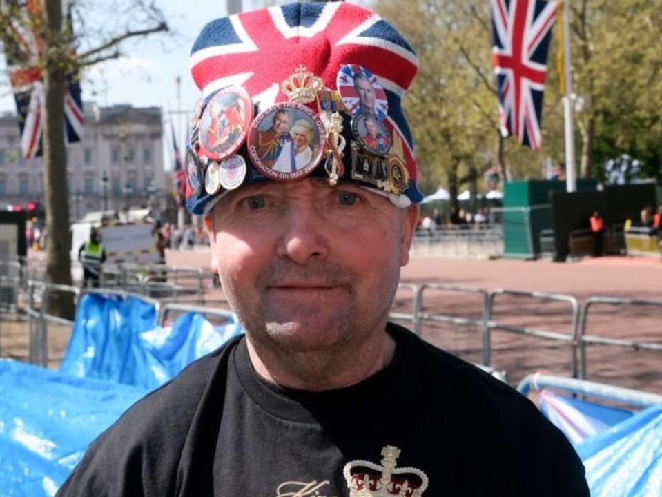 Royal-Superfan campt schon seit Tagen vor dem Buckingham Palast