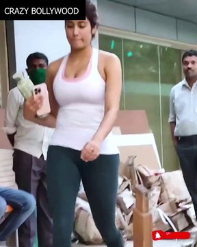 Baapre Baap Janhvi Kapoor hot exy Bombshell Figure In very Tight Gym Outfit Crazy Bollywood