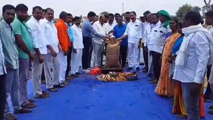 సిద్దిపేట: రైతులు దళారులకు ధాన్యం అమ్మొద్దు