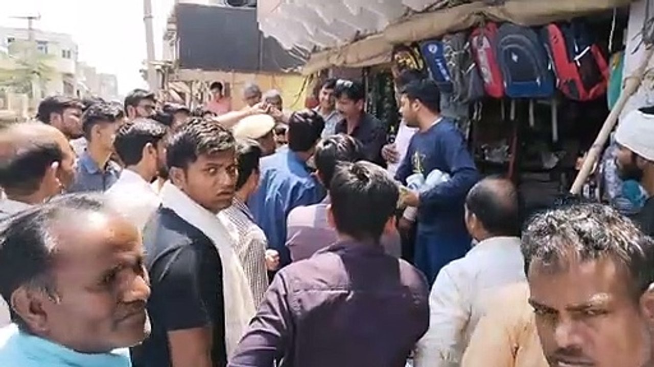 अतिक्रमण हटाने के लिए मुख्य बाजार में  विरोध का सामना करना पड़ा।