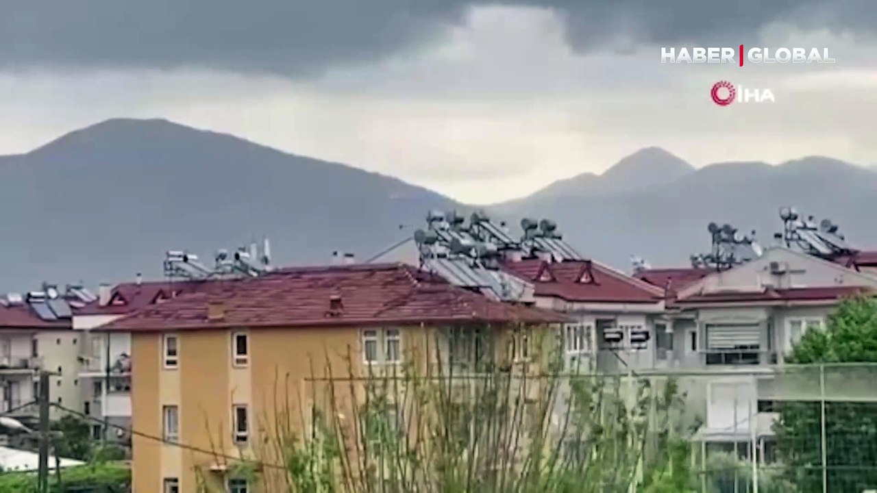 Fethiye’de fırtına paraşütçülere zor anlar yaşattı: Eyvah eyvah çok fırtına var inşallah düşmez