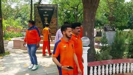राज्यपाल से की टीम-9 ने मुलाकात...रोज दो घंटे श्रमदान से वार्ड बनाया कचरा डिपो मुक्त