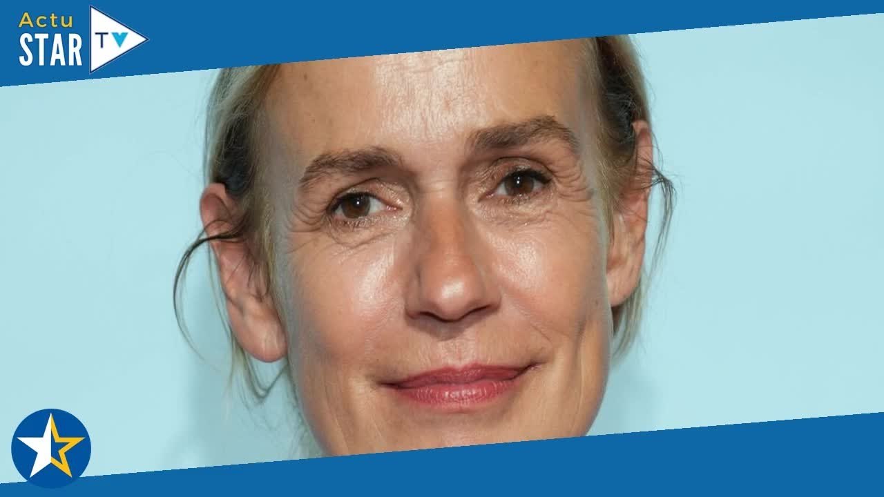 "Il a pris deux ans de sursis seulement" : Sandrine Bonnaire revient avec émotion sur les violences