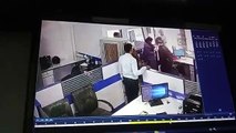 Video: जयपुर में मात्र 15 मिनट में लुट गया बैंक, सीसीटीवी में कैद हुई वारदात