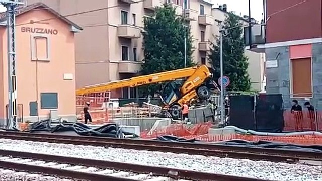 Bruzzano, incidente sul lavoro: operaio travolto dal braccio di una gru