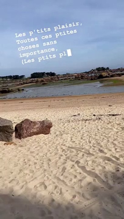 L'occasion d'un tour en bord de mer pour Estelle Denis et Marc Thiercelin Estelle Denis en vacances en Bretagne avec Marc Thiercelin