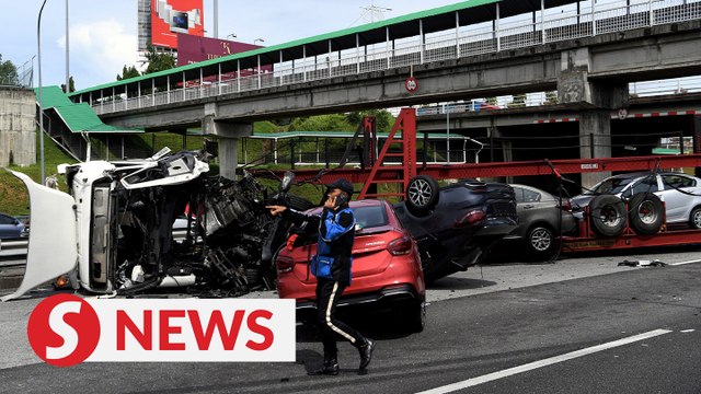 Heavy congestion on NSE after car-carrying trailer crashes near Seremban toll plaza