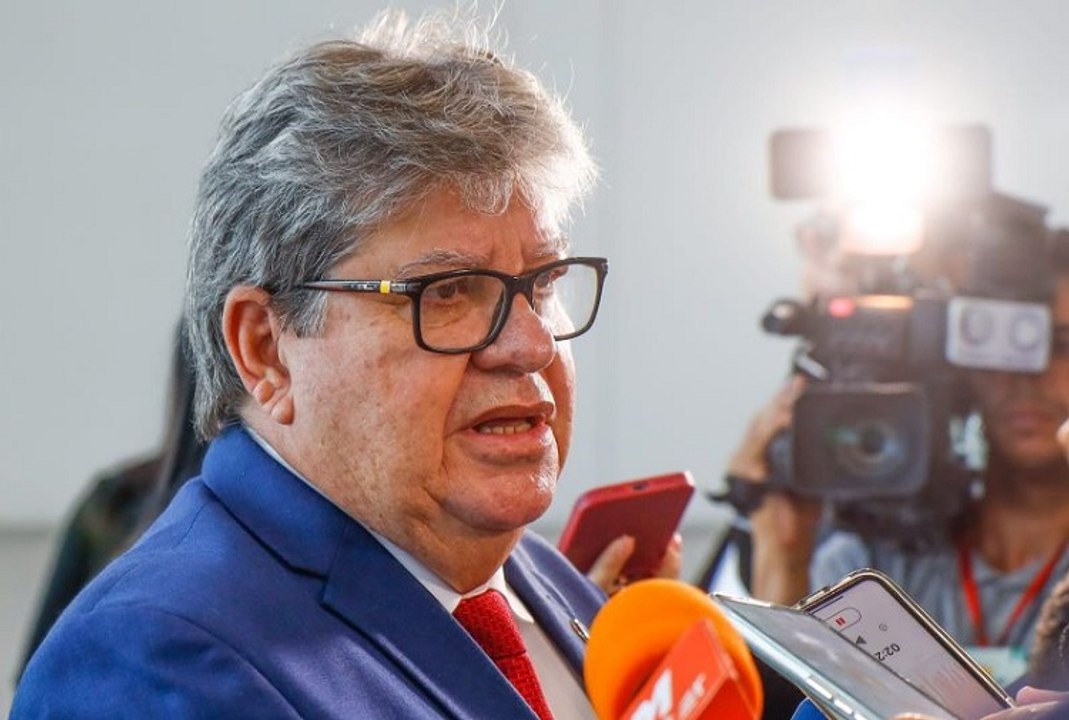 João Azevêdo diz que não é momento de discutir eleições, mas admite que poderá disputar senado em 2026