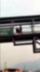 Hondureños salvan a ciudadano que intentó suicidarse en un puente