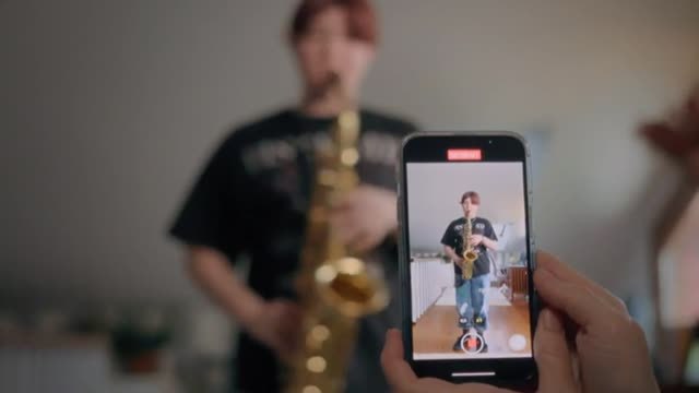 El móvil: un miembro de la familia que interfiere en la relación entre padres, madres e hijos