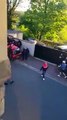Los hinchas del PSG fueron a la casa de Neymar a insultarlo