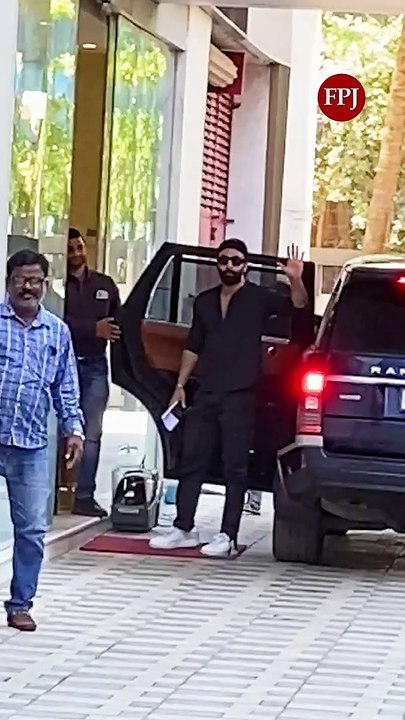 Ranbir Kapoor Makes Heads Turn In All-black Outfit