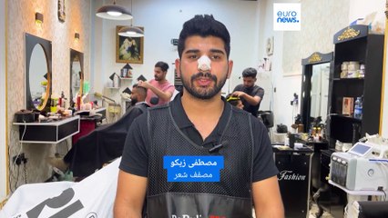 إذا كان رأسك كبيرًا فلا تدخل عند حلاق كربلاء.. عراقي يوظف الهندسة والعدالة في عمله