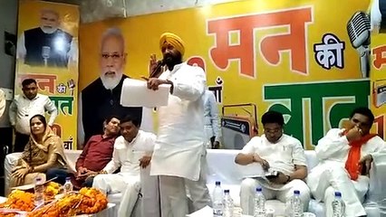 नपा में अधिकारियों, कर्मचारियों की प्रभारी मंत्री ने ली बैठक