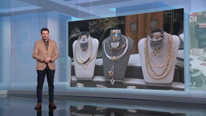 شبكات - يستعرض فيه بندقية كلاشنكوف ومسدسا من ذهب.. لماذا حذف محمد رمضان المقطع؟