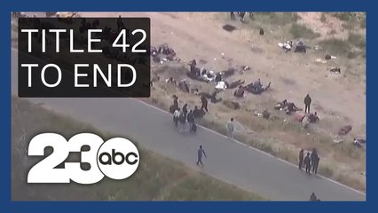 Migrants gather at California-Mexico border