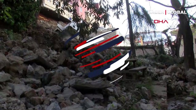 Beyoğlu'nda bir okulun bahçesine istinat duvarı çöktü: Boşaltılan 3 bina mühürlendi