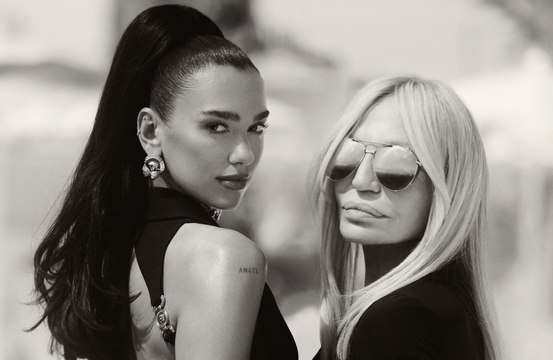 Dua Lipa se asocia con Donatella Versace para codiseñar una colección de ropa femenina para Versace