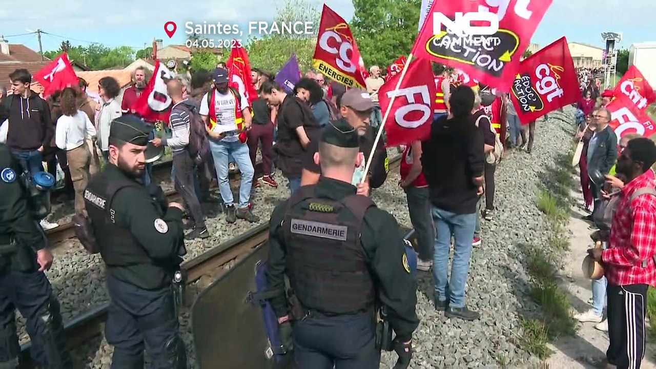 WATCH: Macron met with cacophony of pots and pans during visit to school