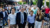 Rajoy se apunta a un 'tardeo' con Almeida y las Nuevas Generaciones del PP