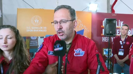 İSTANBUL - Bakan Kasapoğlu, TEKNOFEST'i ziyaret etti