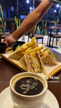 Este point en Chiclayo está bueno bonito y barato. LA CAPILLA DEL CAFE