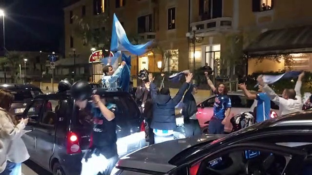 Scudetto del Napoli, esplode la festa anche a Pesaro