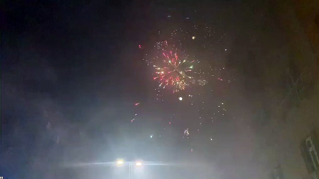 Scudetto Napoli, fuochi d'artificio a piazza Plebiscito - Video
