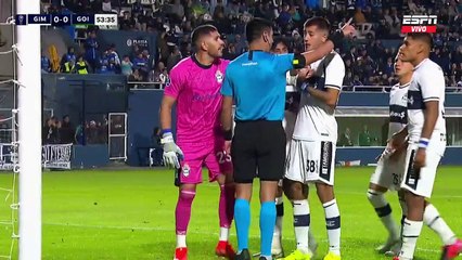 ¿Fue falta de Mastrangelo a  Matheus Peixoto? El polémico penal que cobró Quirós