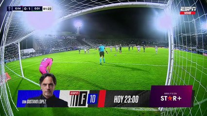 Noche de penales polémicos en el Bosque: la supuesta falta de Fernández sobre Peixoto