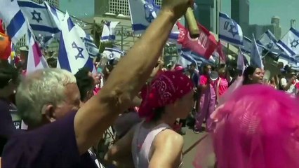 با پرچم اسرائیل علیه دولت اسرائیل؛ معترضان خیابان‌های تل‌آویو را بند آوردند