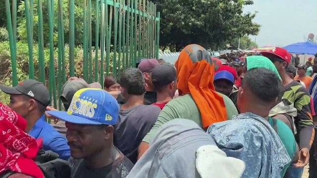 Migrantes buscan desesperados permiso para llegar a frontera de México-EEUU