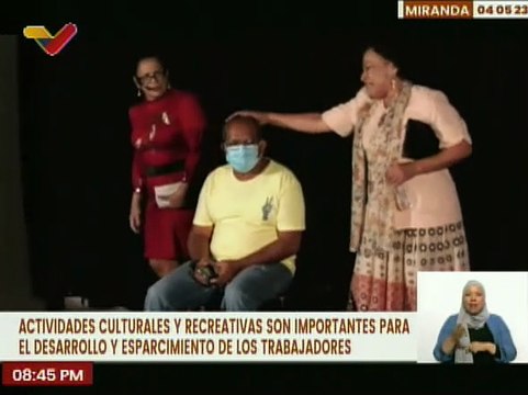 Trabajadores de la planta televisiva VTV disfrutaron de la obra teatral ''Las Comadres''