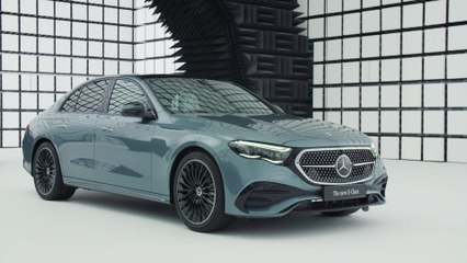 Video herunterladen: Die neue Mercedes-Benz E-Klasse unter der Lupe - die Kameras im Innenraum