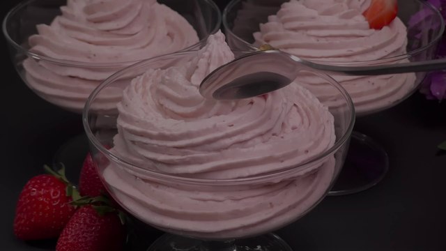 Creamy strawberry dessert in 5 minutes! Everyone is looking for this recipe! No baking, no oven