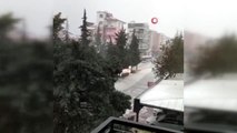 Sağanak ve dolu yağışı hayatı felç etti, araçlar mahsur kaldı