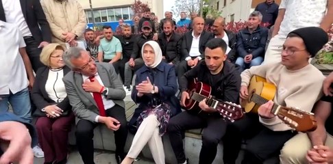 CHP'li Engin Altay ve AKP'li Özlem Zengin birlikte şarkı söyledi