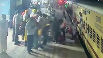 Women fell down from the coach of the train, railway police personnel showed vigilance, saved their lives