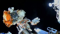 Vídeo mostra astronauta da Estação Espacial a atirar lixo para o Espaço