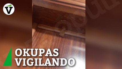 Download Video: Así vigilan los okupas las mudanzas: pegatinas y marcas en las puertas