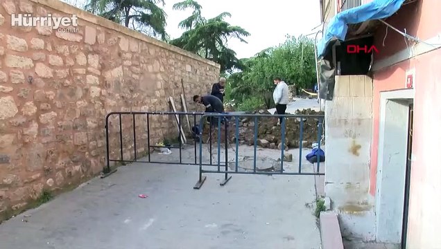 Beyoğlu'nda istinat duvarı okulun bahçesine çöktü