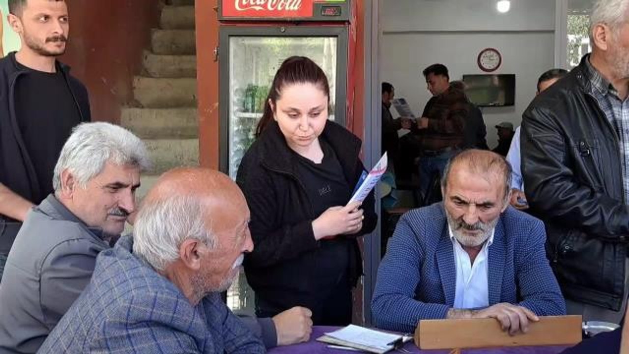 SOL Parti Artvin Milletvekili Adayı Özlem Akyürek Ardanuç'ta Vatandaşlarla Buluştu