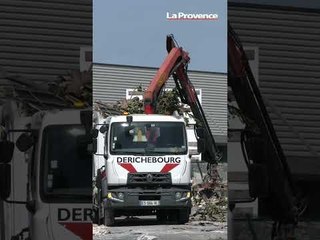 Une opération de déblaiement est menée sur "la pire décharge sauvage de Marseille"