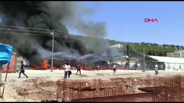 Adıyaman'da Çadır Kentte Yangın: 3 Çadır Kullanılamaz Hale Geldi