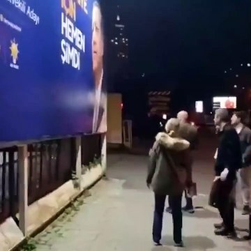 TİP'li terörist sevici Ahmet Şık'tan skandal tehdit! AK Parti'nin bilboardlarına bakın ne yazdı!